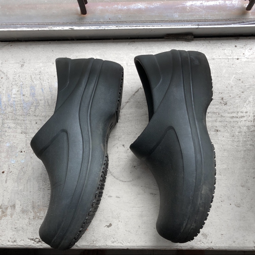 Black Croc Clogs - image 4